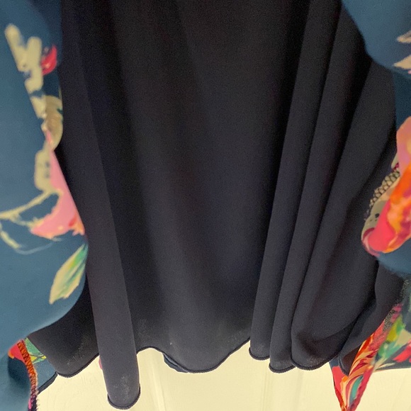 Large Everly Navy floral dress - Picture 6 of 7